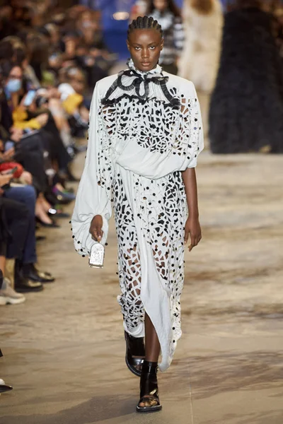 Look 35